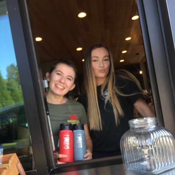 Meet your Posher, Jennifer - Picture 3 of 8